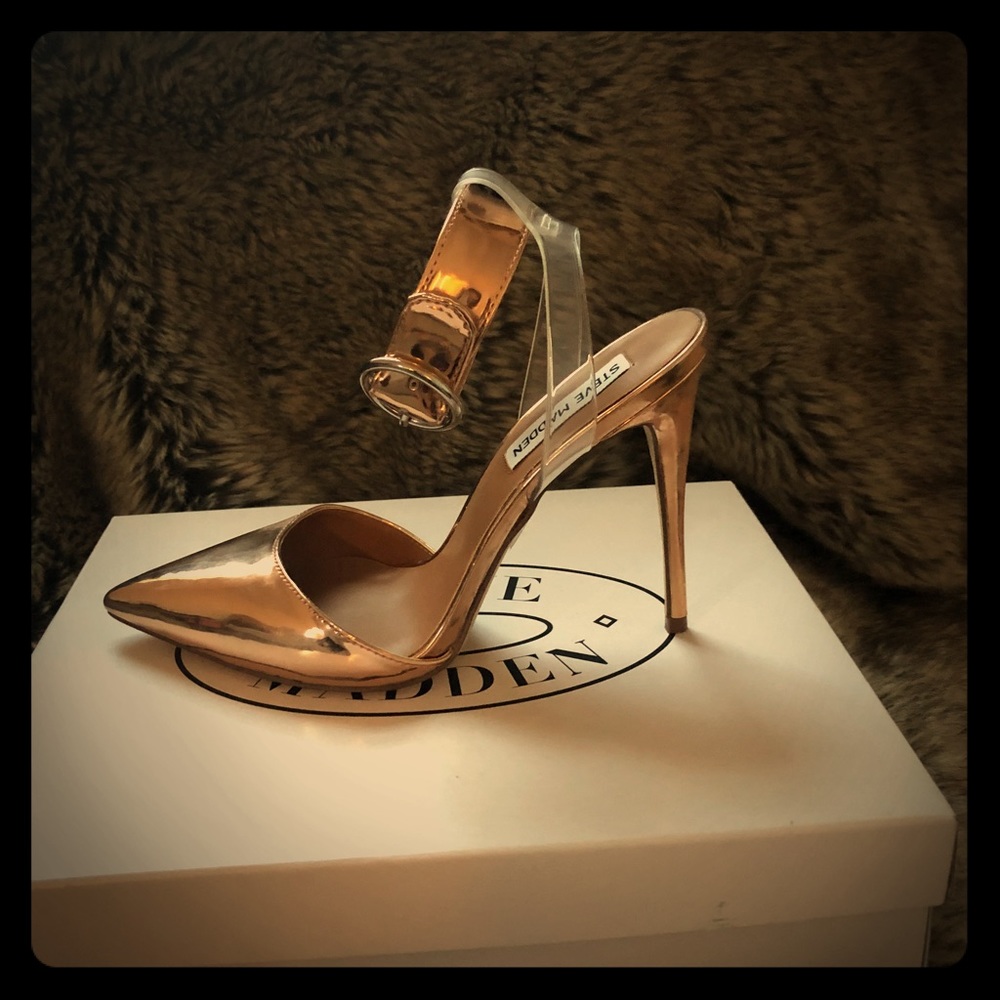 Steve Madden Gold heels